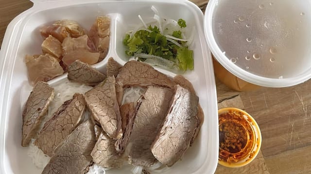 45. Phở Chín, Năm.