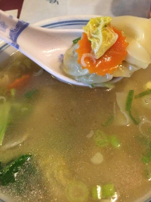 14. Wonton Soup (4 Wontons)/ Súp Hoành Thành (4 Wontons).