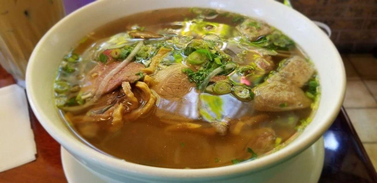 39. Special Combo Noodle Soup / Phe Đặc Biệt.