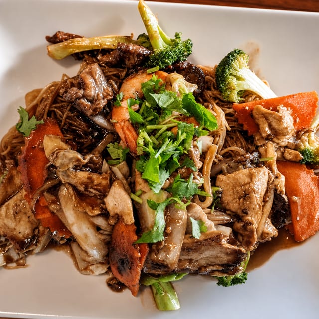 71. Combination Stir-Fry / Chi Tieu Hoặc Mi Xào Thap Cam.